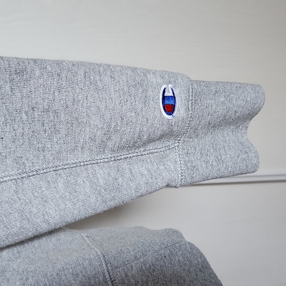 Champion Sweatshirt - Picture 2 of 5